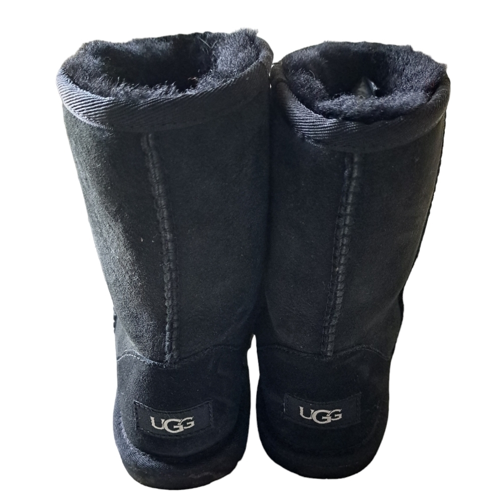 Youth Kids UGG TREADLITE boots size 4